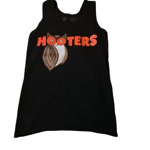 Hooters tank top